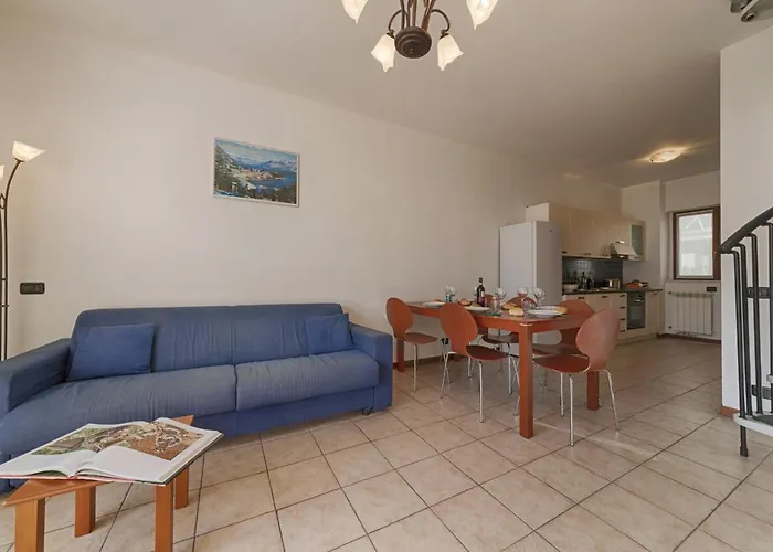 2-Bedroom Lakeview Apartment At The Lake