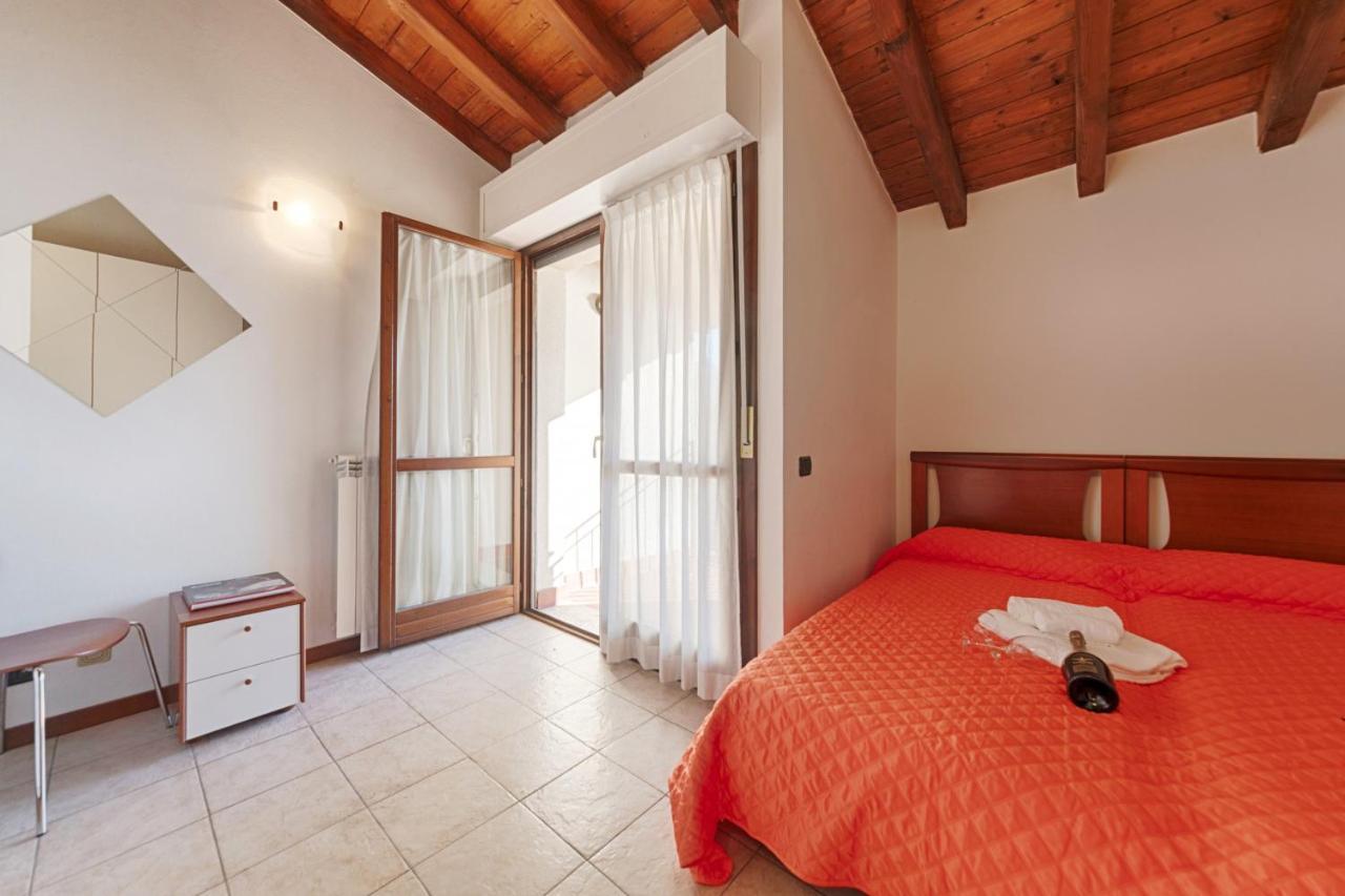Apartment 2-bedroom Lakeview At The *