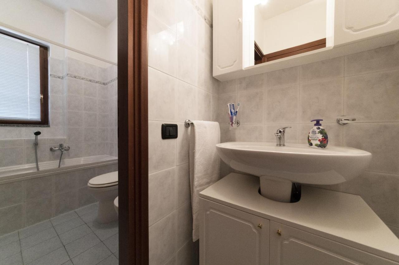 2-bedroom Lakeview At The Apartment *
